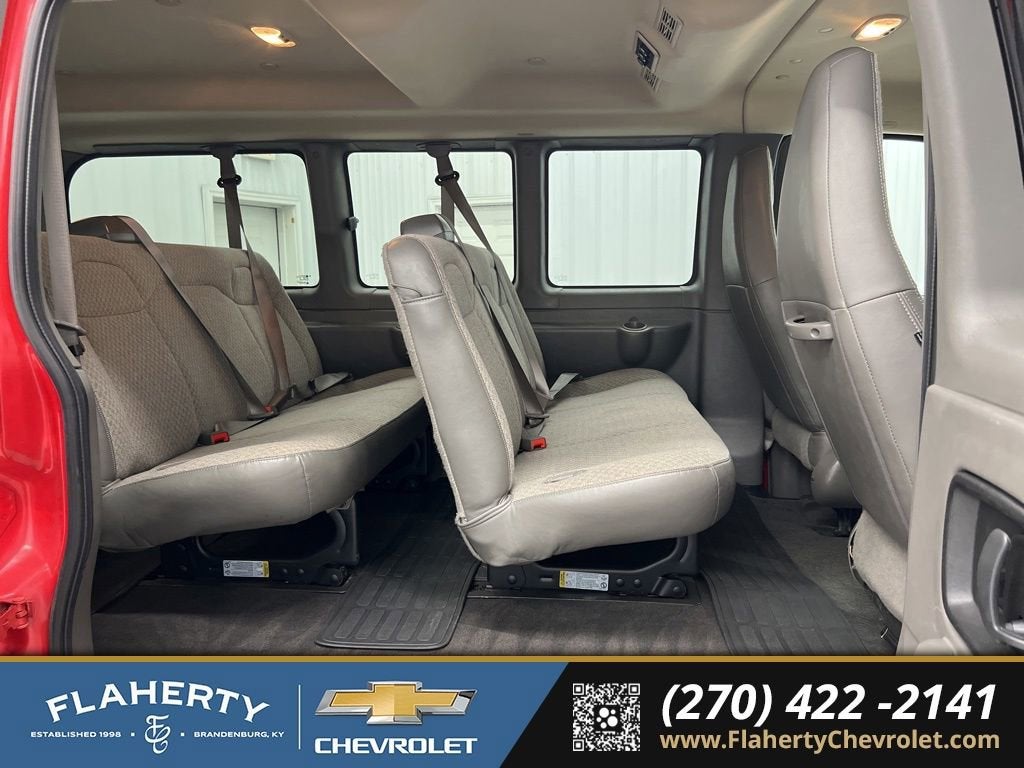 2024 Chevrolet Express Passenger 3500 1LT