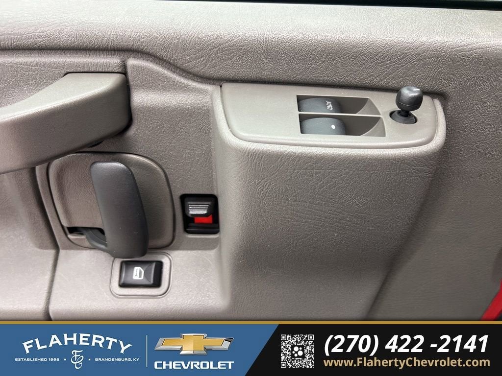 2024 Chevrolet Express Passenger 3500 1LT