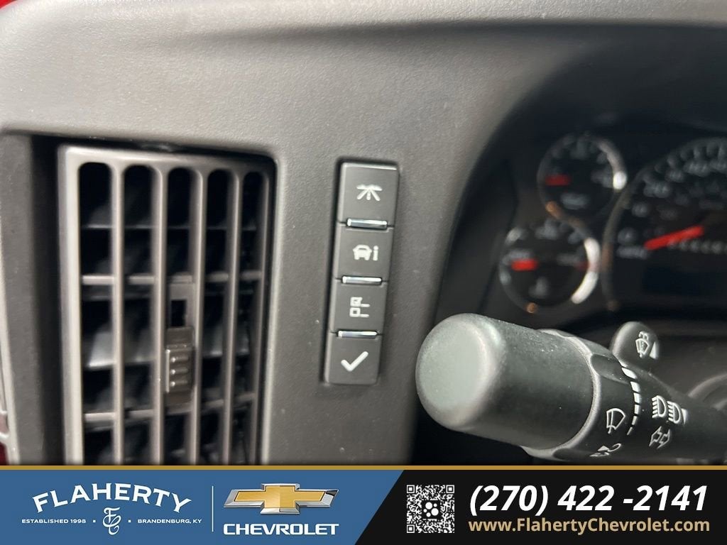 2024 Chevrolet Express Passenger 3500 1LT