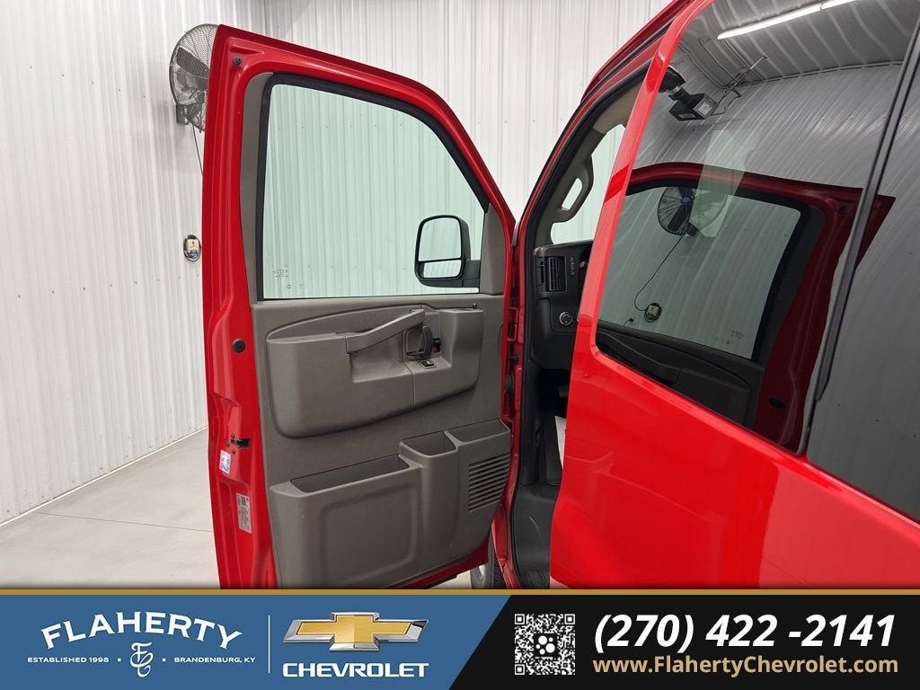 2024 Chevrolet Express Passenger 3500 1LT