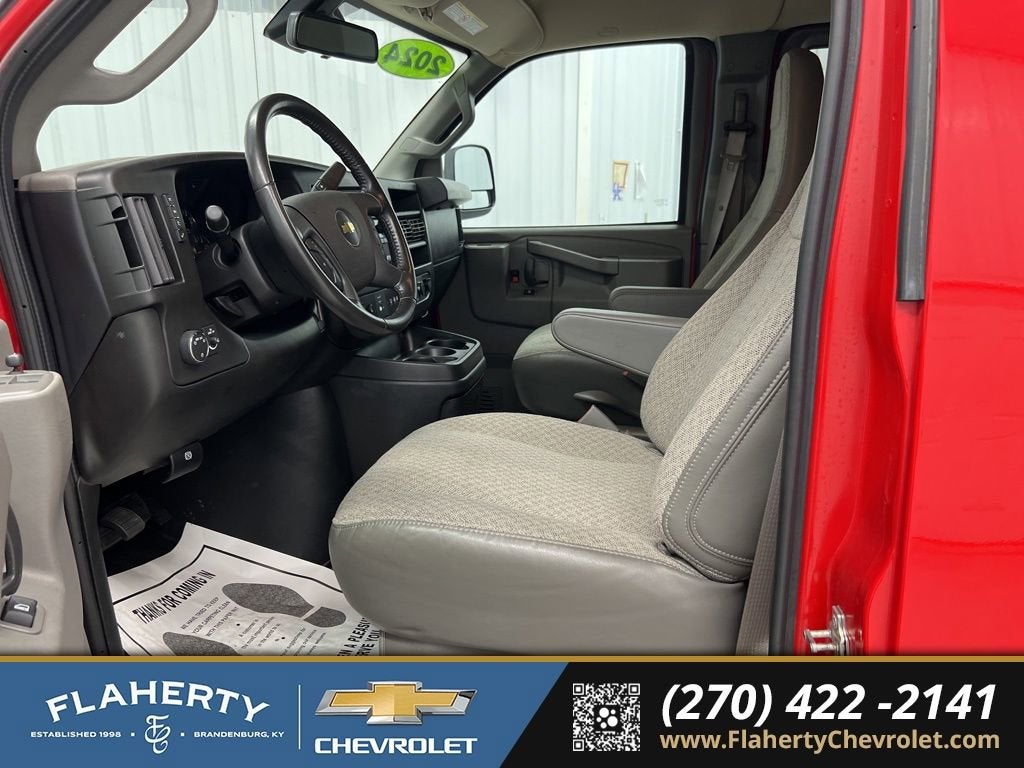 2024 Chevrolet Express Passenger 3500 1LT