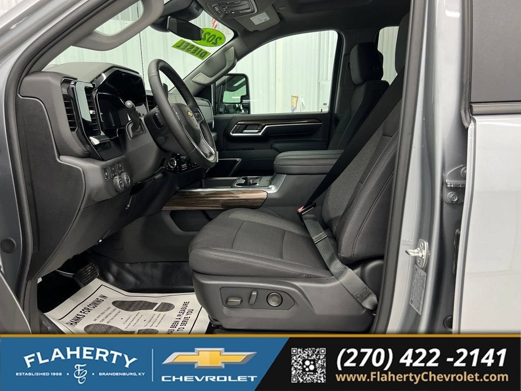 2026 Chevrolet Silverado 3500 HD LT - Photo 9