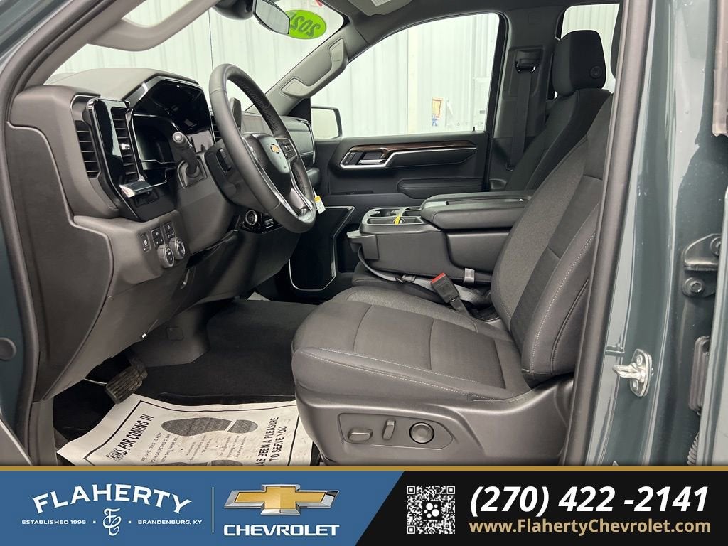 2025 Chevrolet Silverado 1500 LT (2FL)