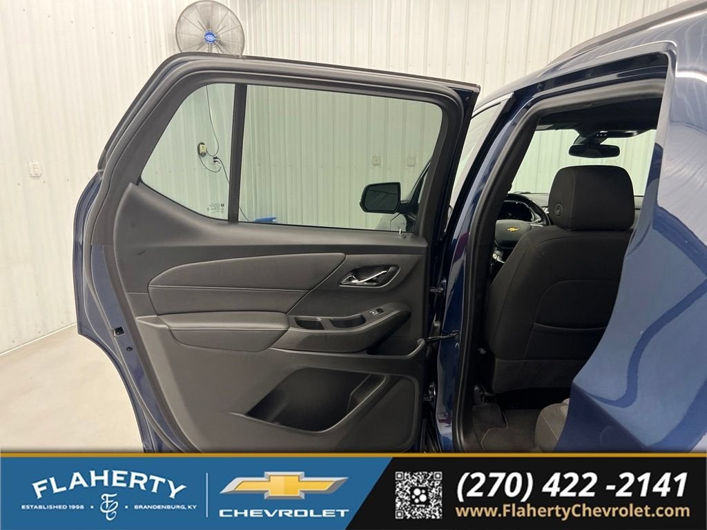 2022 Chevrolet Traverse LT Cloth