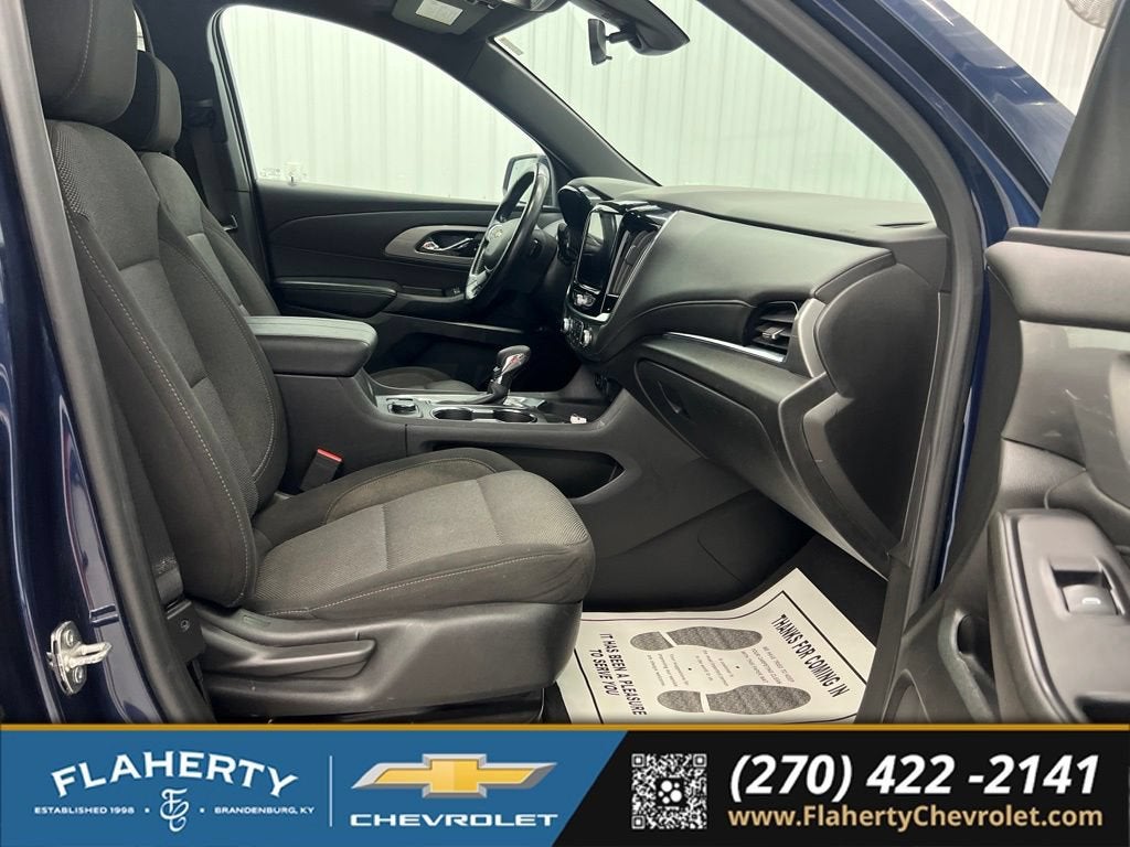 2022 Chevrolet Traverse LT Cloth