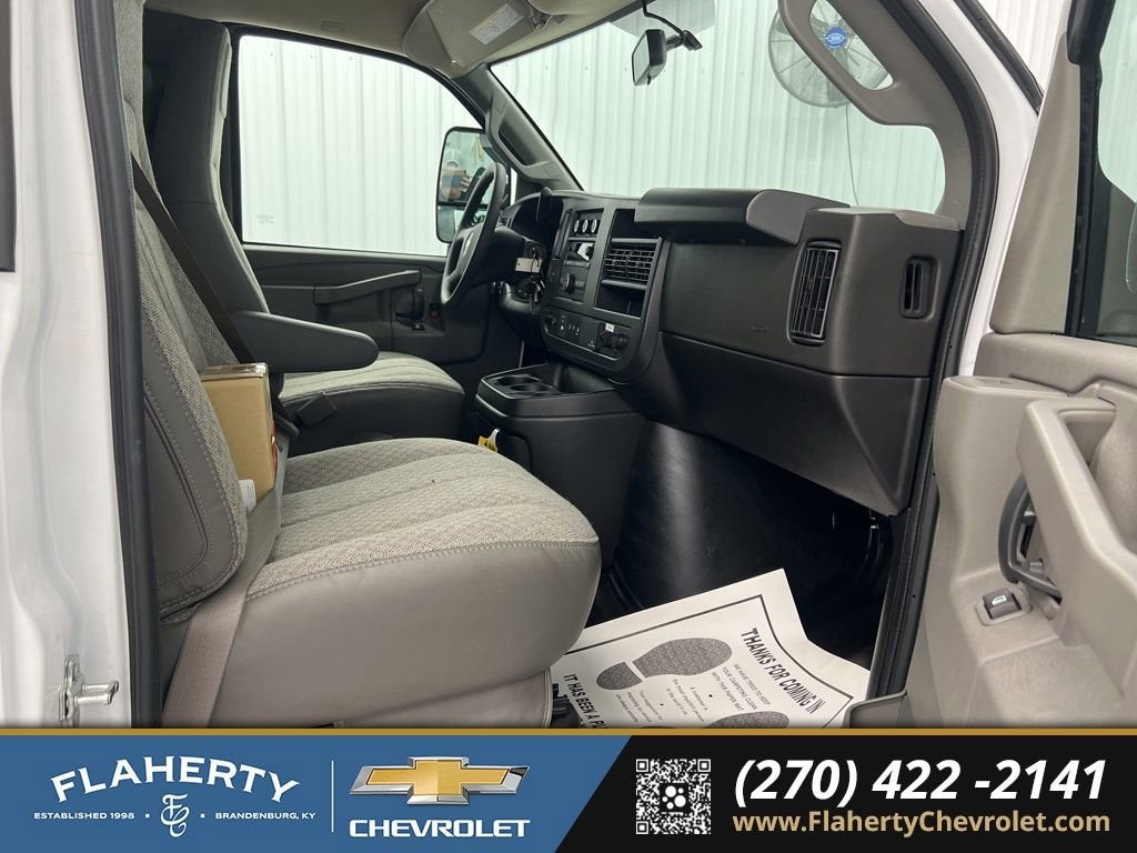 2026 Chevrolet Express Cutaway 3500 1WT