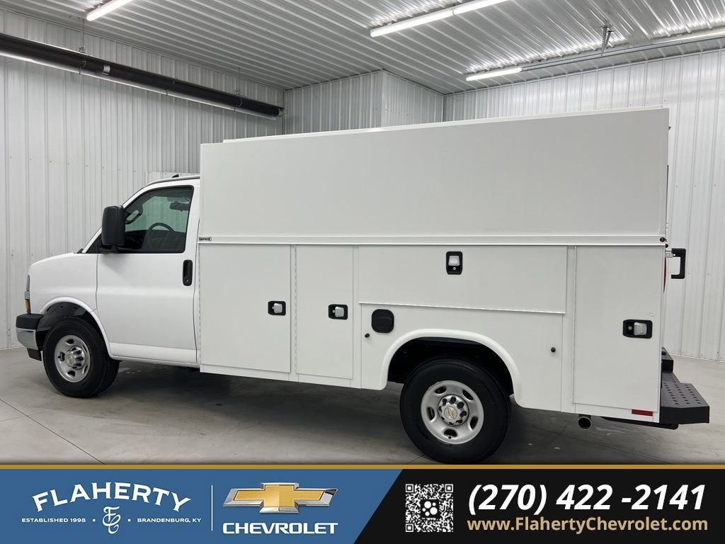 2026 Chevrolet Express Cutaway 3500 1WT