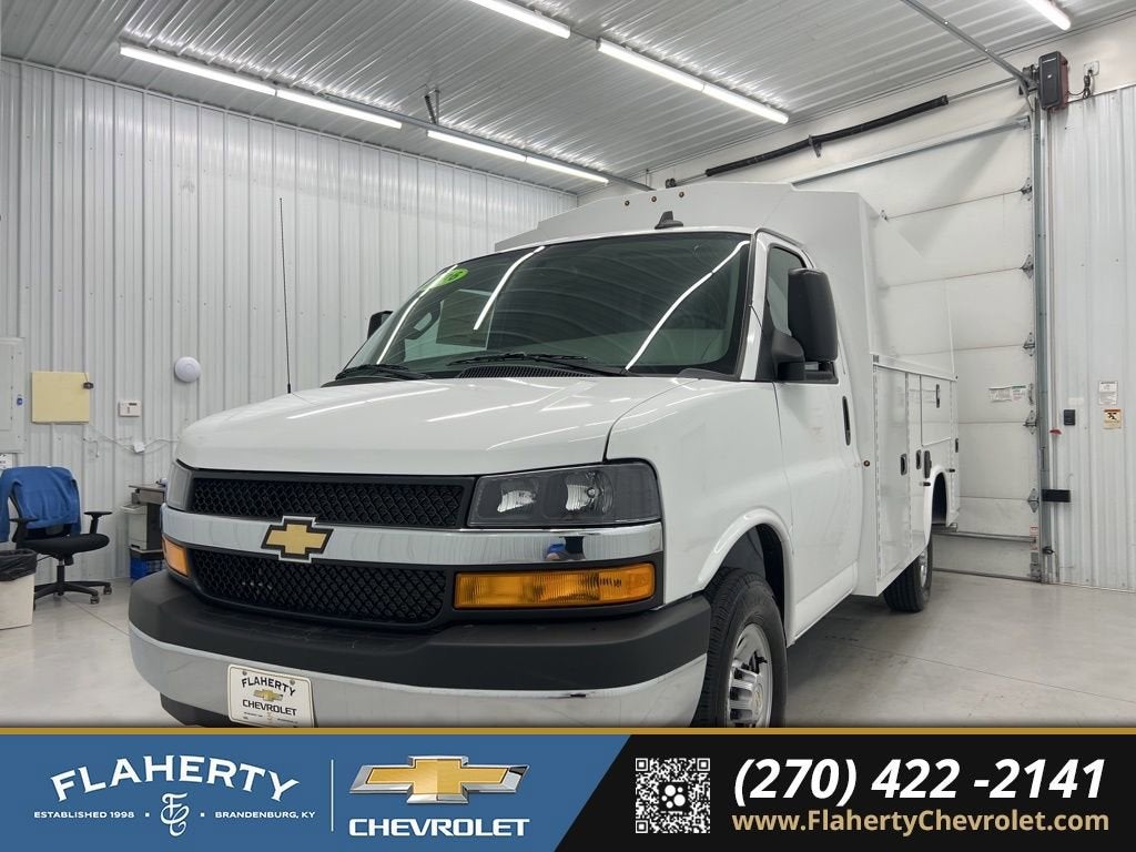 2026 Chevrolet Express Cutaway 3500 1WT