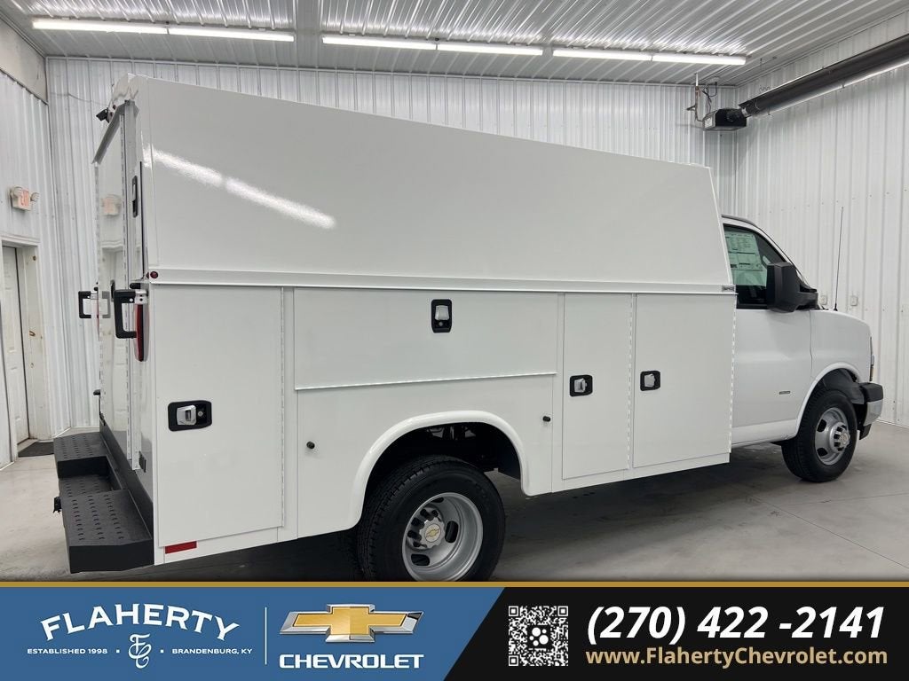 2026 Chevrolet Express Cutaway 3500 1WT