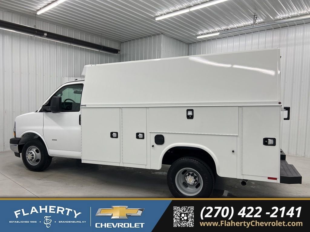 2026 Chevrolet Express Cutaway 3500 1WT