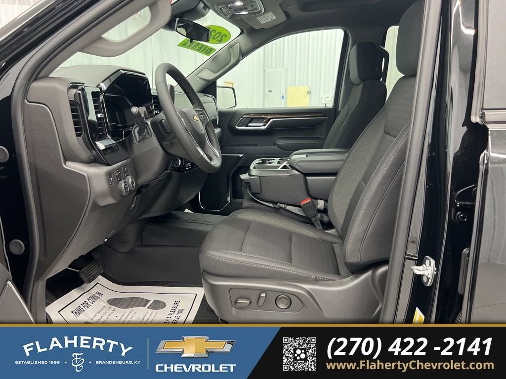 2025 Chevrolet Silverado 1500 LT