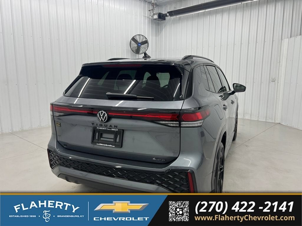 2025 Volkswagen Tiguan SE R-Line Black