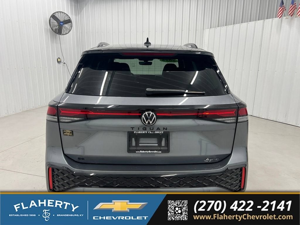 2025 Volkswagen Tiguan SE R-Line Black