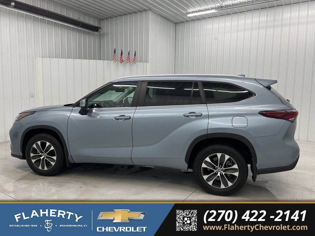 2024 Toyota Highlander LE